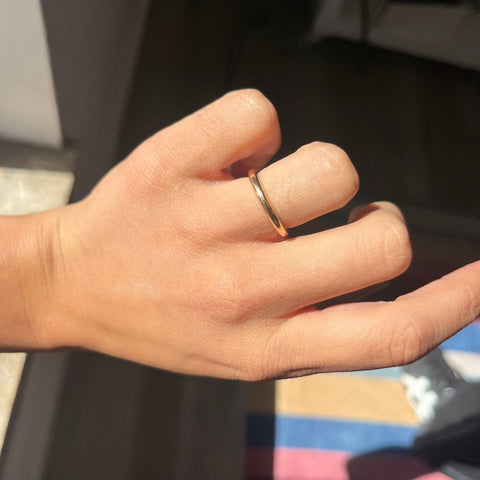 Handcrafted vintage 18kt gold wedding band, classic style.