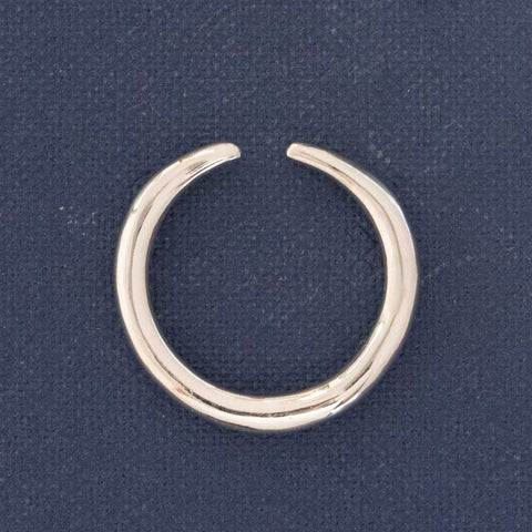 Side view of "Arc" Wedding Band in Platinum.