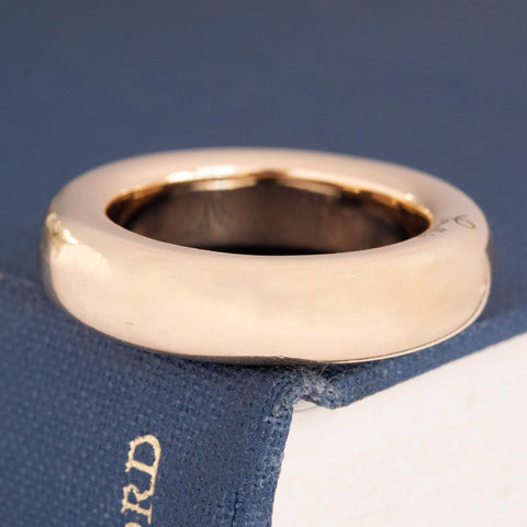 18kt yellow gold wedding band by designer Pomellato, Iconica style