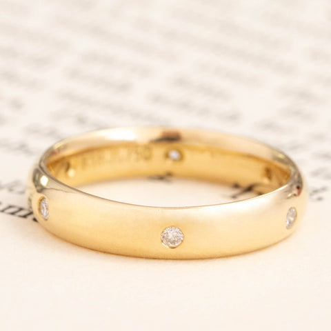 Round Cut Diamond Scatter Band