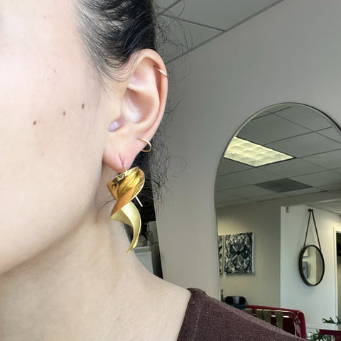 Michael Good torque hoop earrings in 18kt yellow gold – alternate view 2