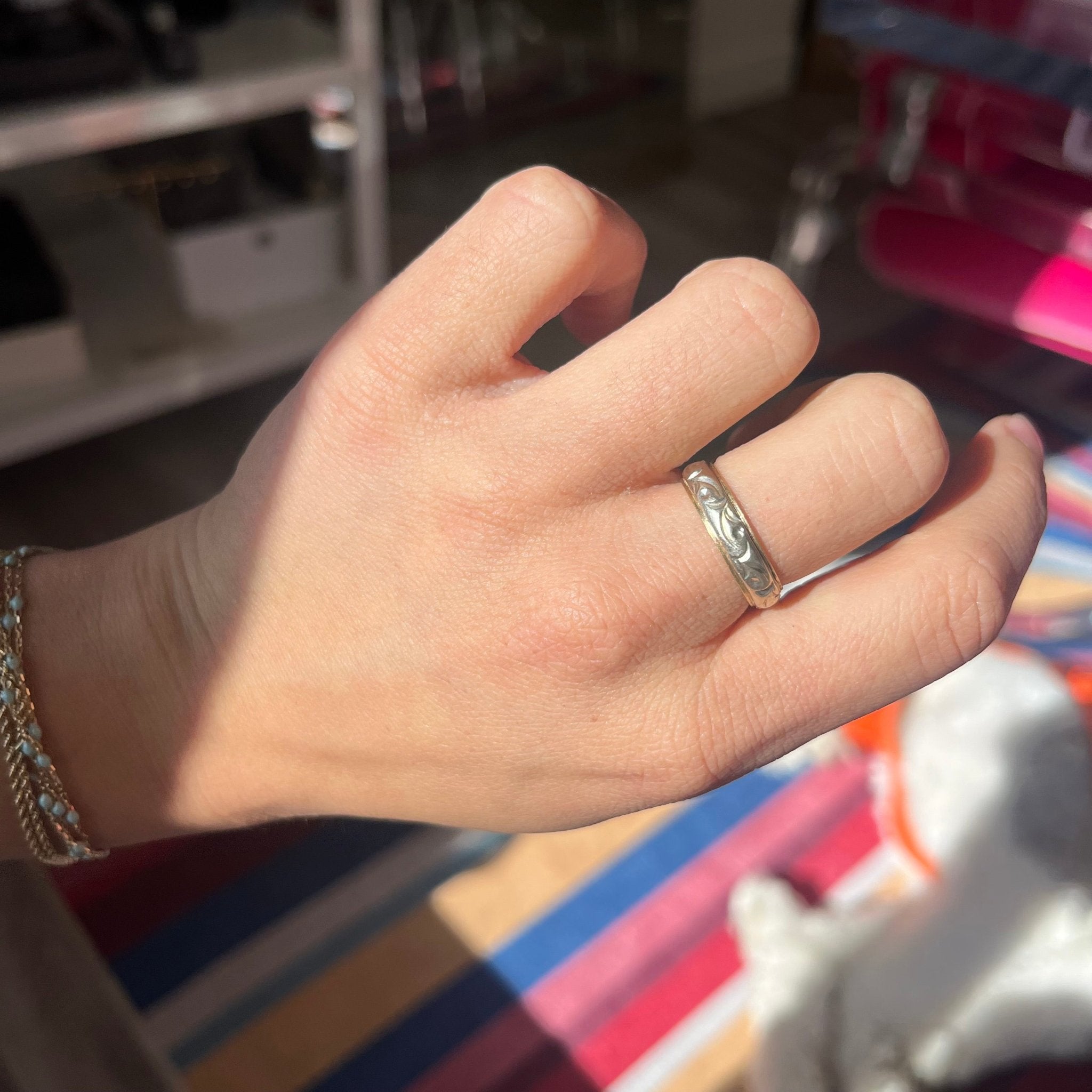 Vintage 2-Tone Floral Motif Wedding Band