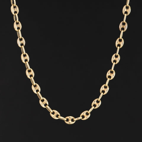 Close-up of 14kt yellow gold mariner link chain, 3.20mm wide