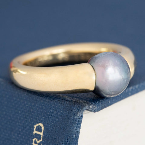 Bold vintage Cartier pearl ring, 18k yellow gold with black pearl, circa 1994 Cartier statement design.
