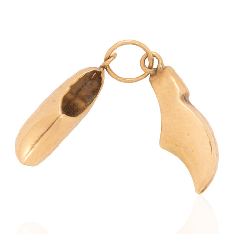 Vintage pair of clogs charm in 14kt yellow gold – alternate view 3