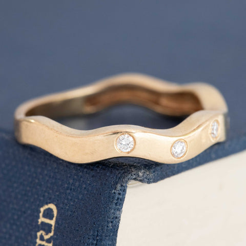 Vintage Diamond Wavy Band