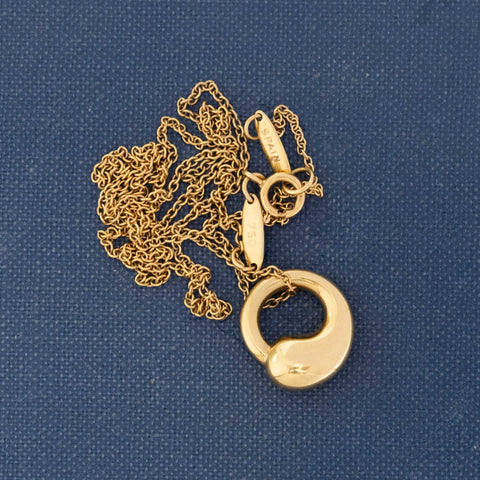 Elsa Peretti circle necklace Tiffany and Co timeless gold pendant