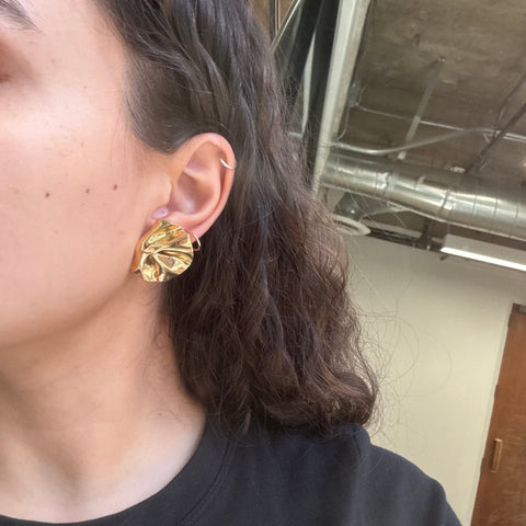Vintage fan motif earrings in 14kt yellow gold – alternate view 2