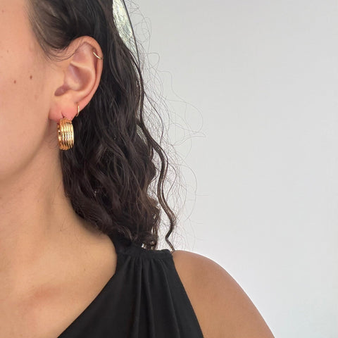 Vintage Italian triple row fluted hoop earrings in 18kt yellow gold – alternate view 2