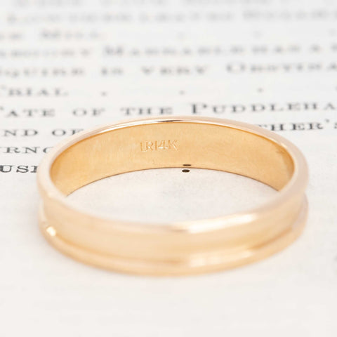 Vintage fluted wedding band in 14kt yellow gold, 4.65mm – alternate view 3