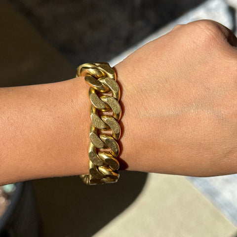 Vintage French 18K yellow gold jumbo curb link bracelet, 15.85mm – alternate view 2
