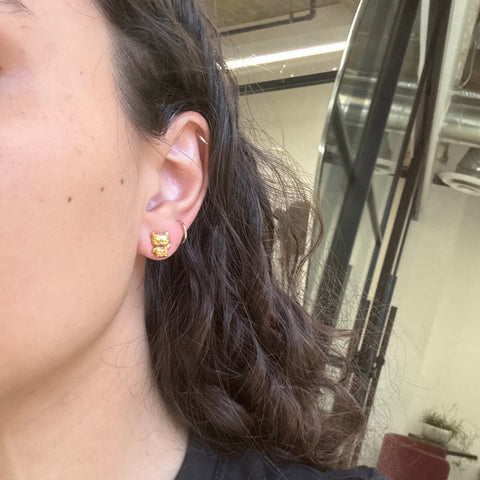 Vintage Hello Kitty stud earrings in 18kt yellow gold – alternate view 2