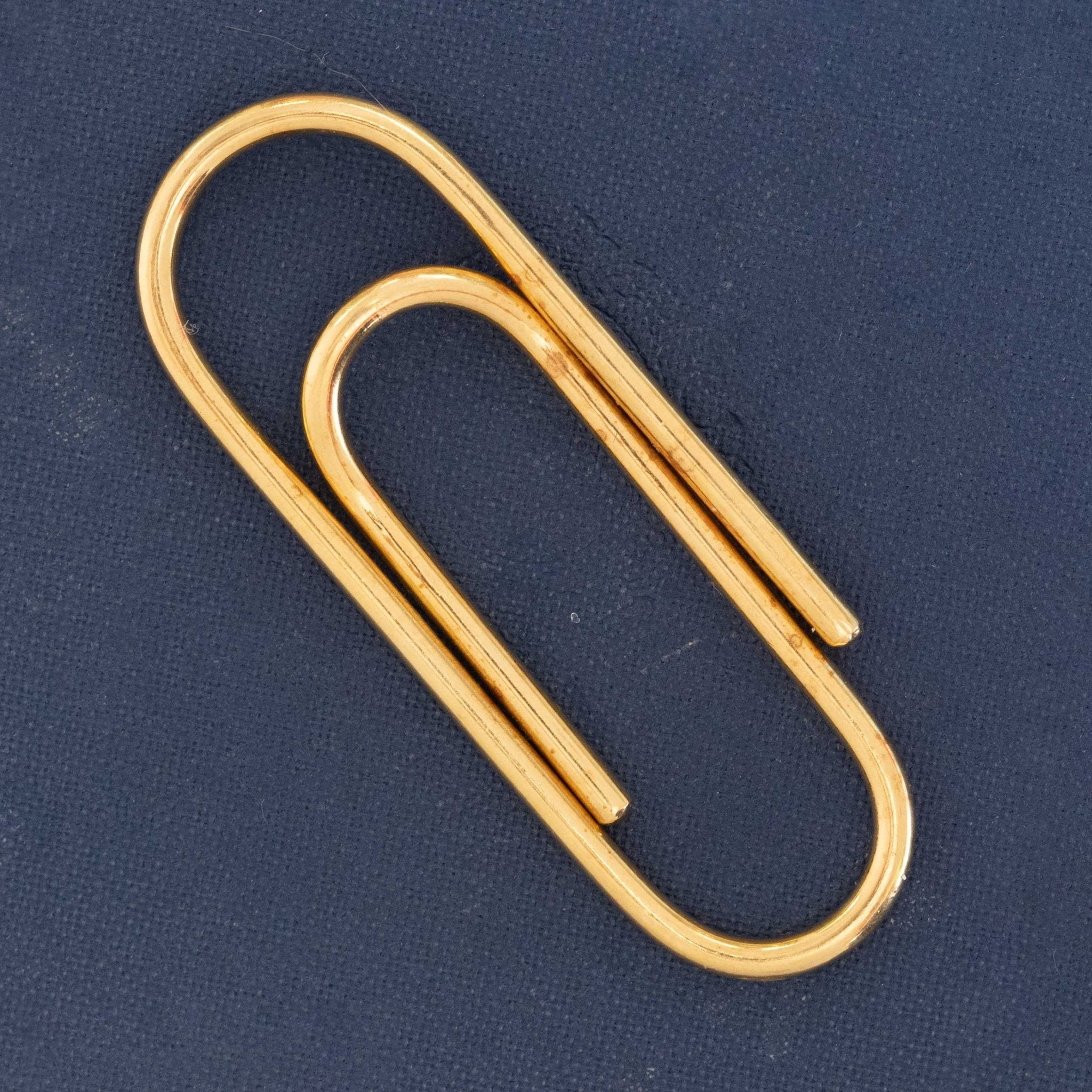 Vintage Italian jumbo paperclip pendant in 18k yellow gold – oversized sculptural statement jewelry.