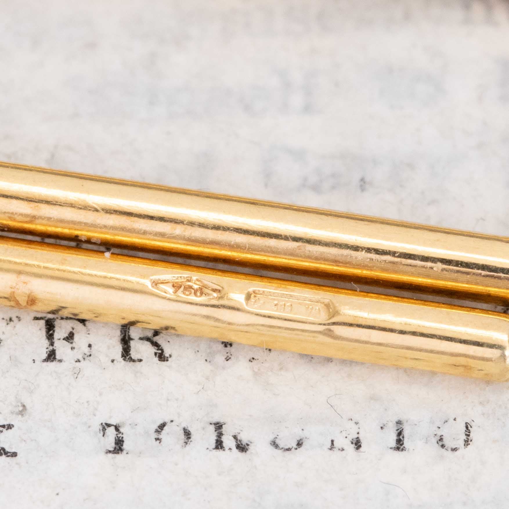 Vintage Italian jumbo paperclip pendant in 18k yellow gold – oversized sculptural statement jewelry.