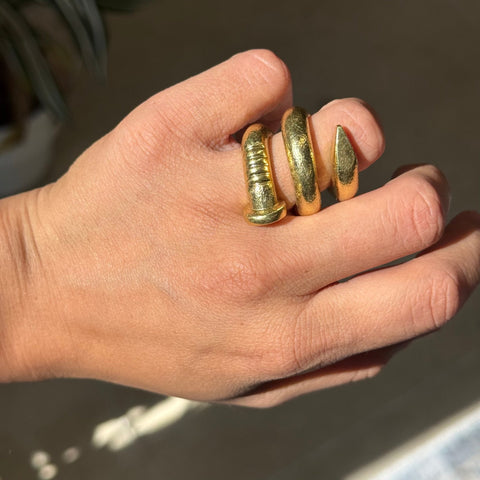 Vintage David Webb jumbo nail ring in 18kt yellow gold – alternate view 2