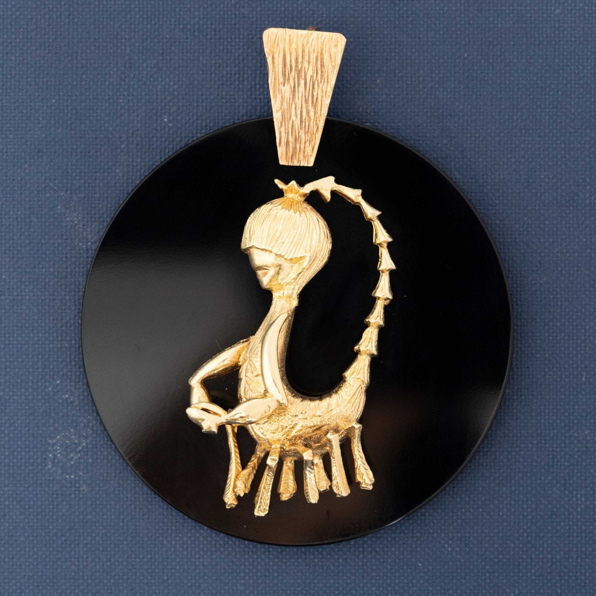 Vintage onyx and 18K gold Scorpio zodiac pendant