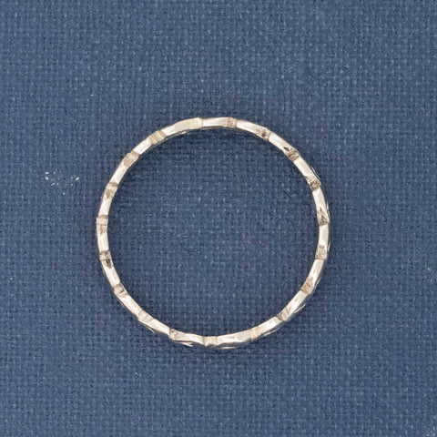 Vintage Leaf Motif Wedding Band