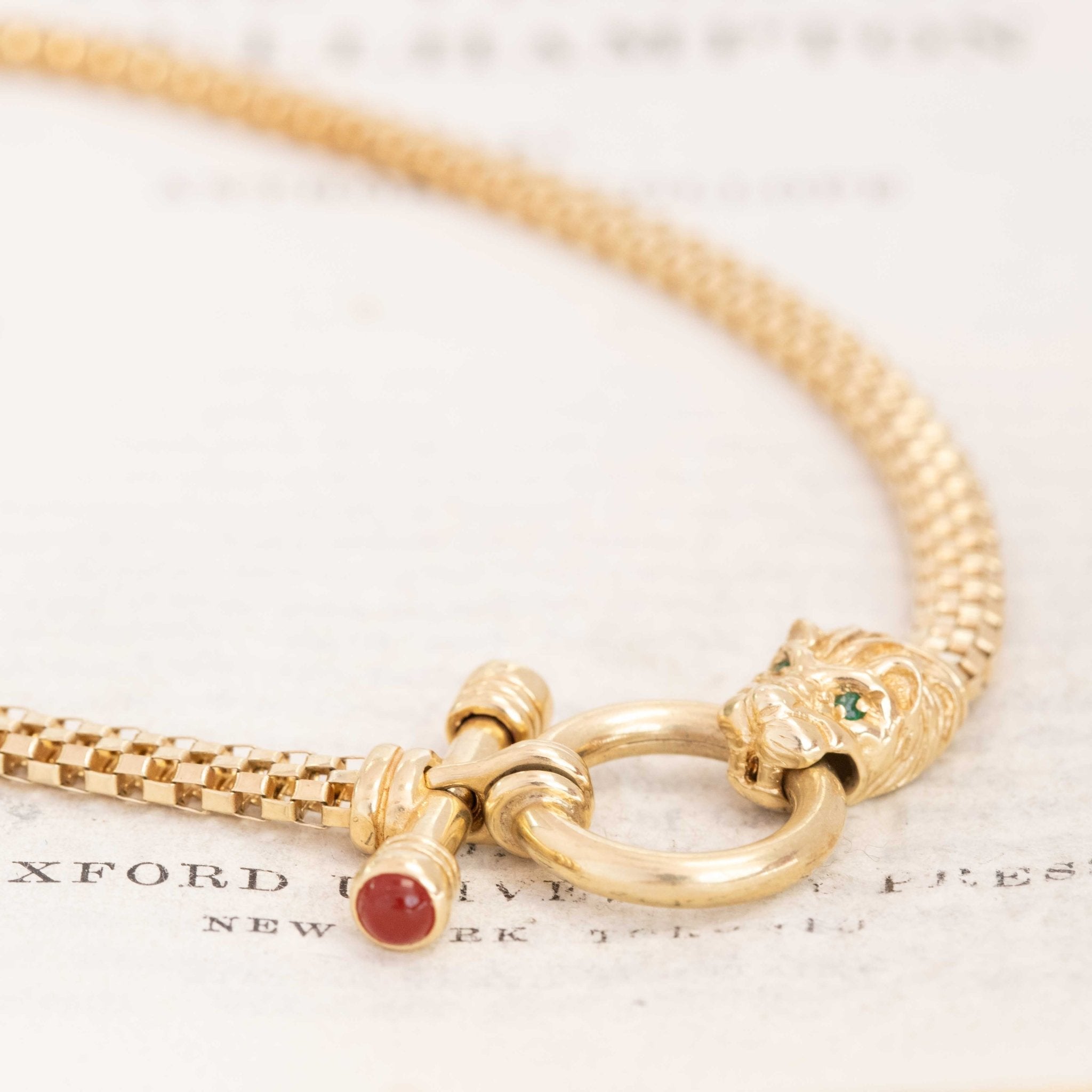 Vintage lion necklace with toggle clasp in yellow gold