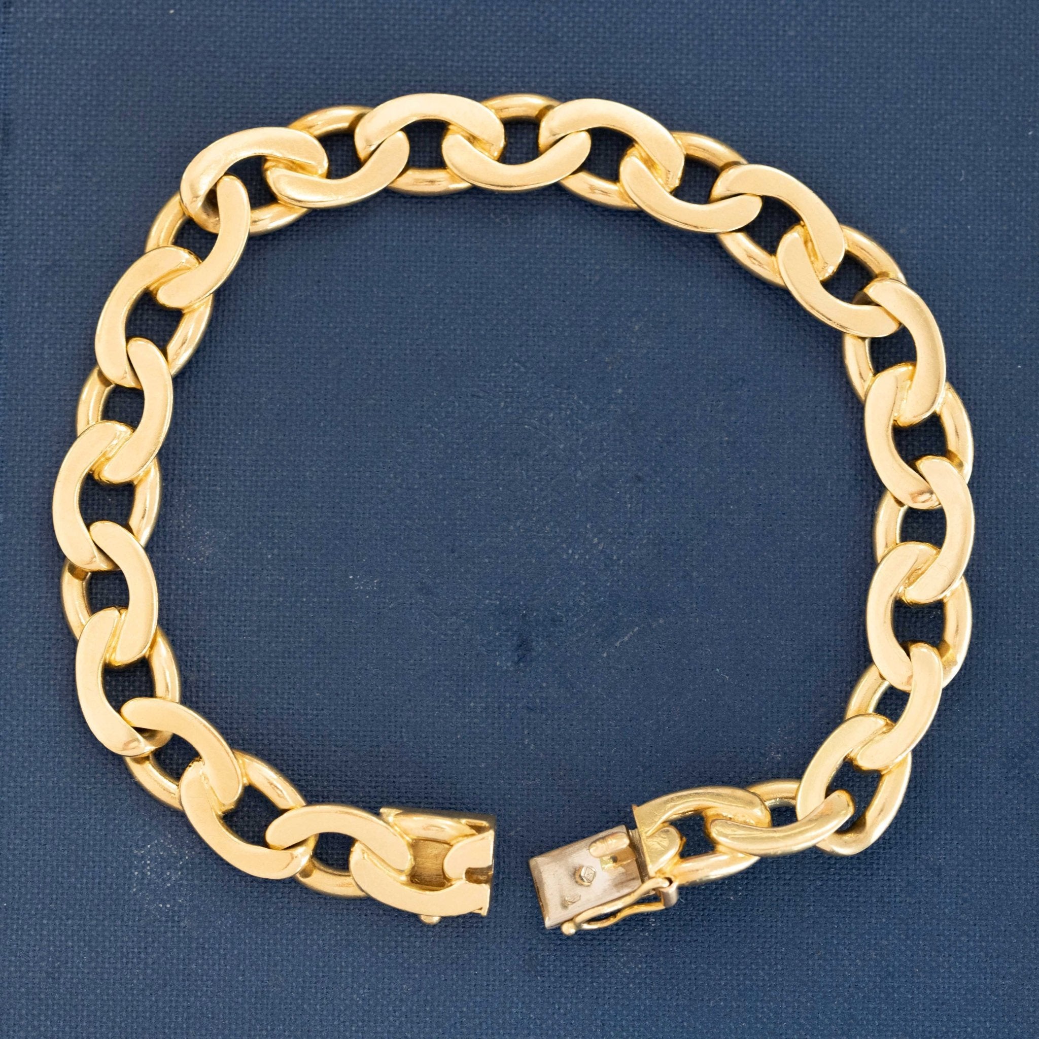 Vintage Van Cleef & Arpels 18kt yellow gold oval link bracelet, front view