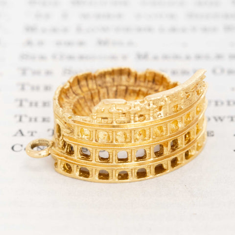Vintage Roman Colosseum charm in 18kt yellow gold – alternate view 2