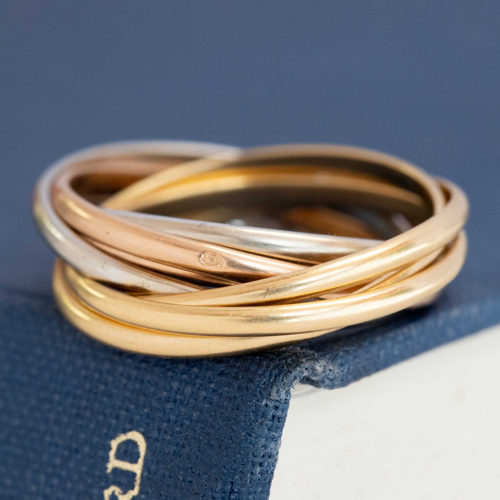 Cartier ‘Seven’ ring France, mixed gold tones interlocked