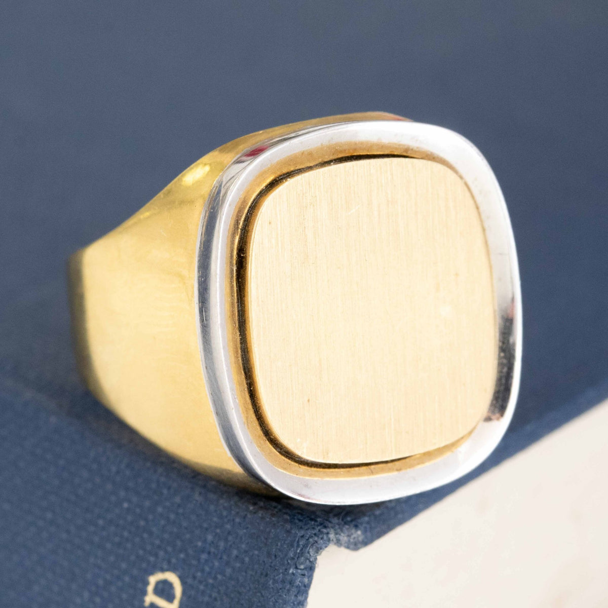 vintage-signet-ring-by-cartier 