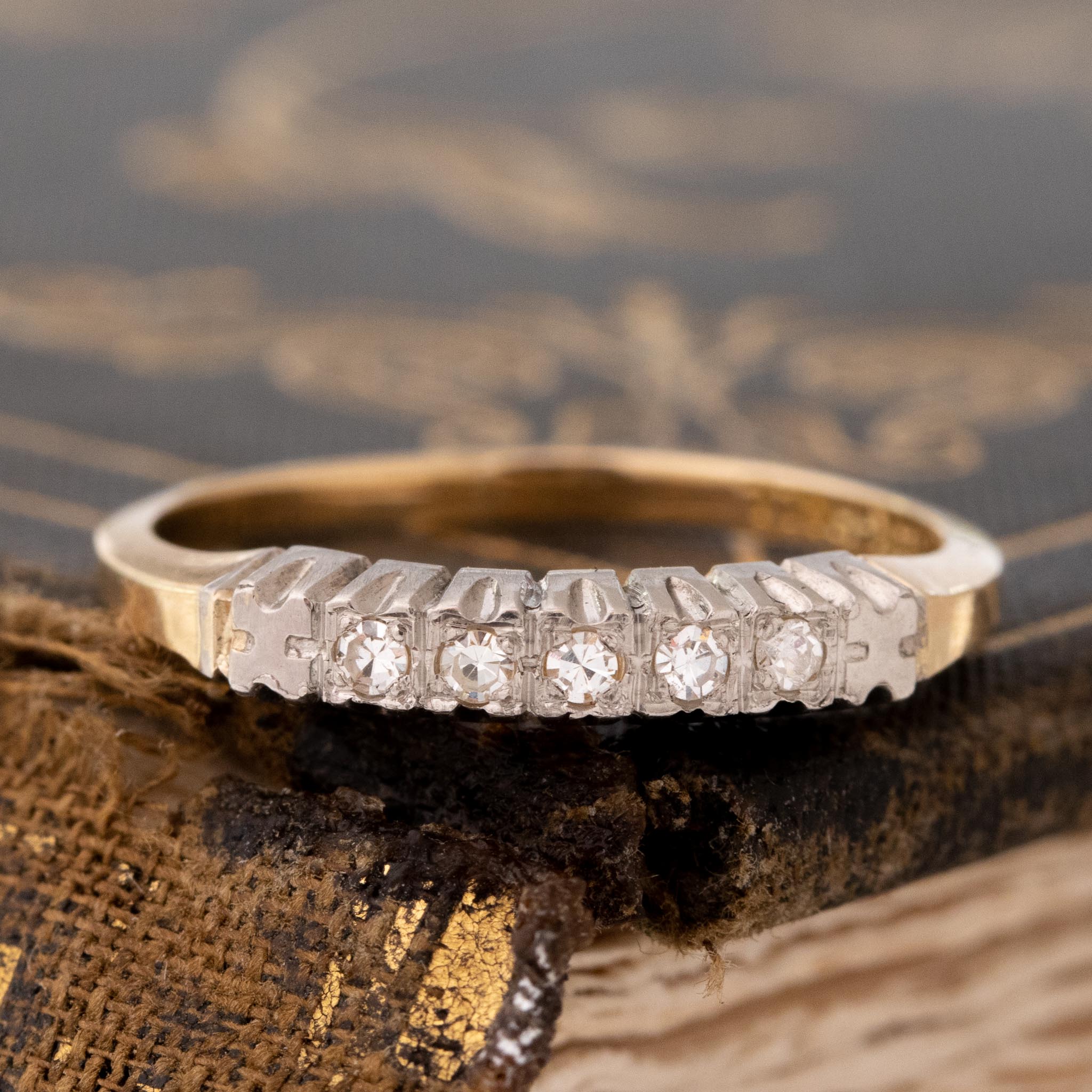 Vintage Single Cut Diamond 2-Tone Band