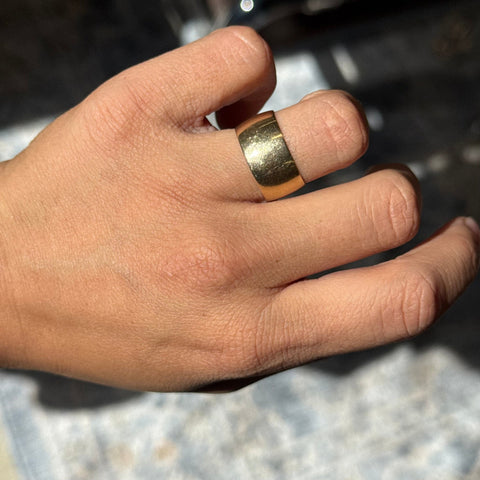 Vintage wide cigar band in 14kt yellow gold, 9.85mm – alternate view 2