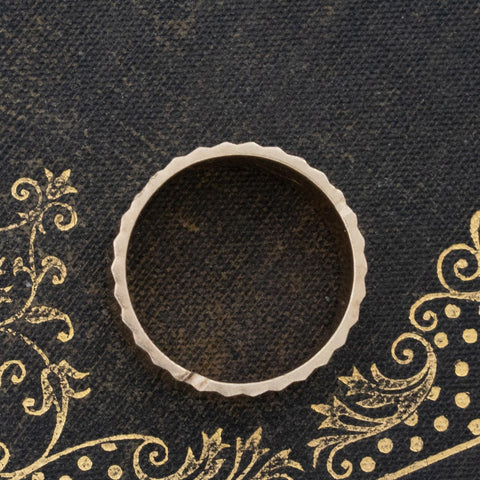 Vintage Wide Grooved Band