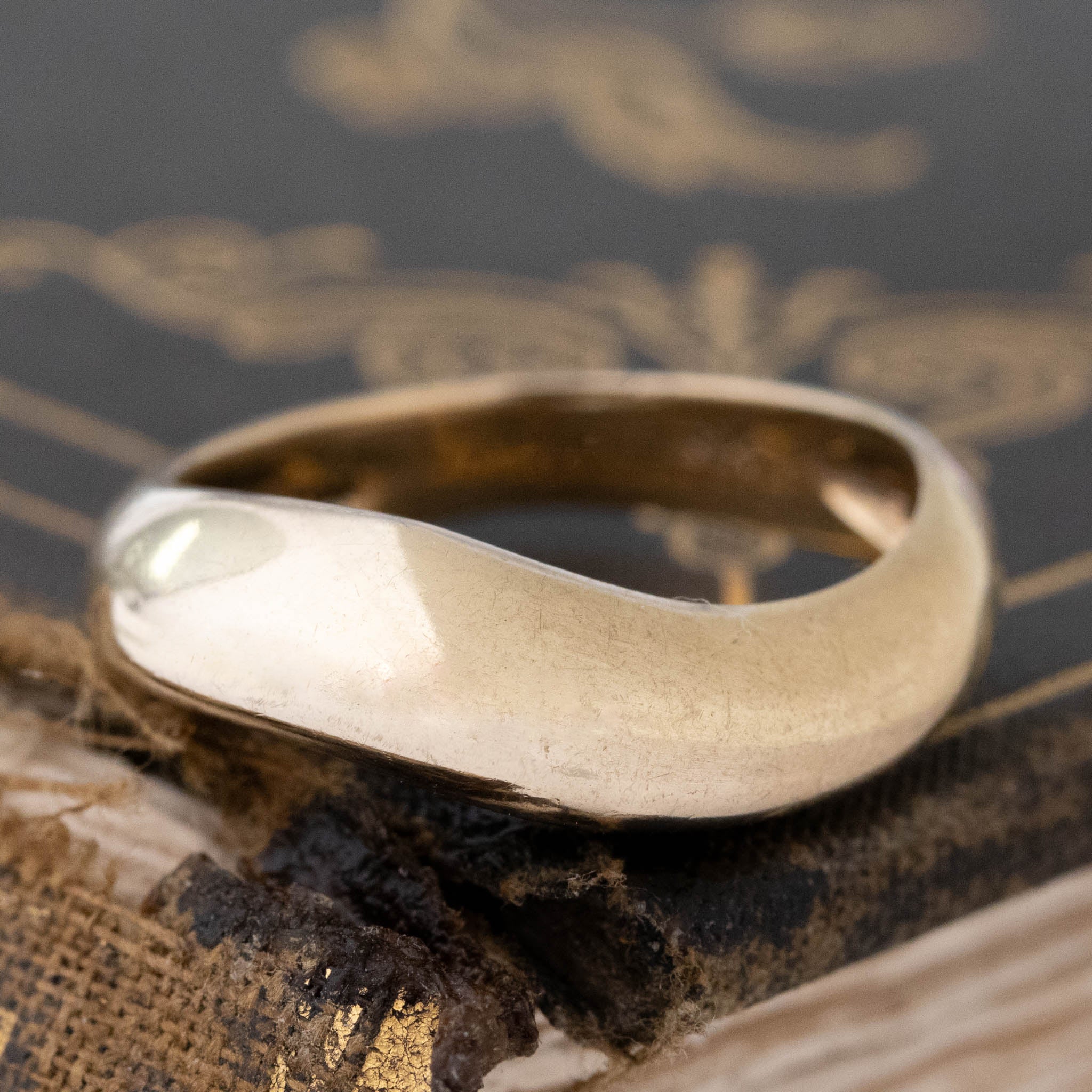 14kt yellow gold vintage wide wave band