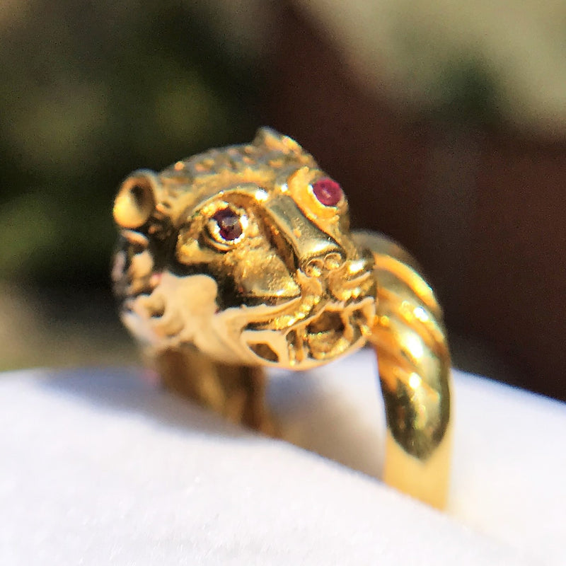 Magnificent 22 Karat Yellow Gold Lion-Inspired Finger Ring